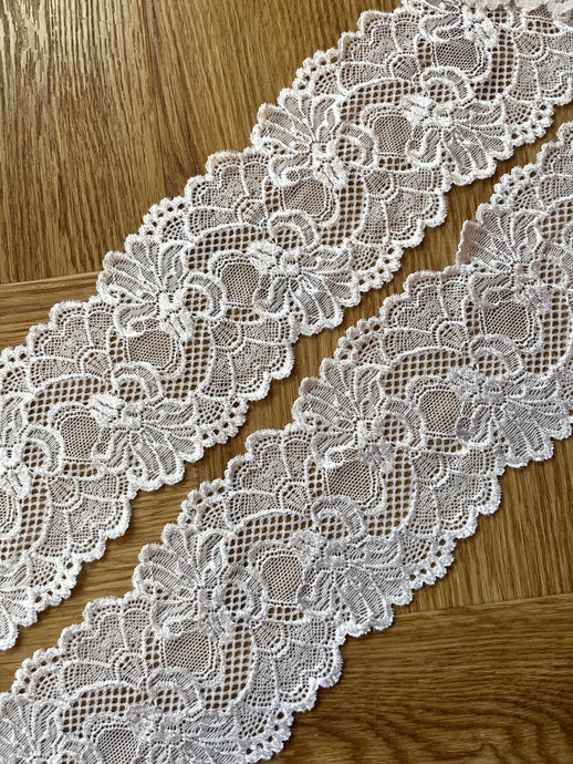 White Soft Stretch Scalloped Lace 3.5