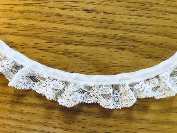 White Gathered Lace - Clover Trim From Nottingham With Scalloped Edge –  ThreadandTrimmings