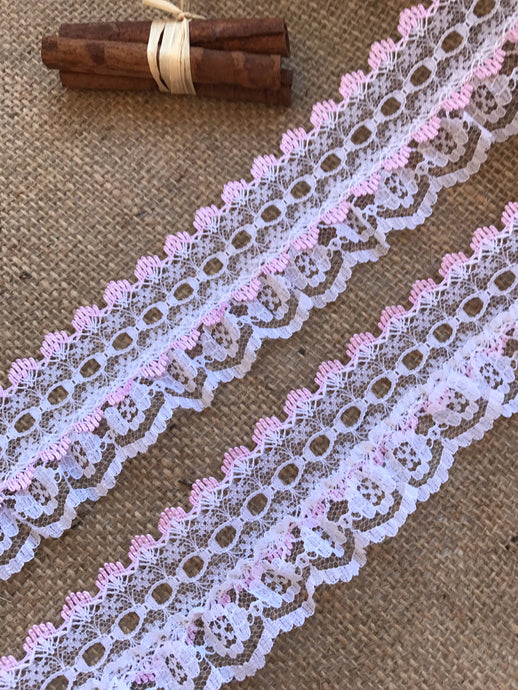 1 x 2.9 m Pretty White with Pink Gathered Lace (with ribbon slot) 6.5 cm/2.5