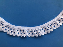 1 x 3.35 m White Cotton Embroidered Circle Broderie Anglaise Gathered  Lace 3 cm/1.25"